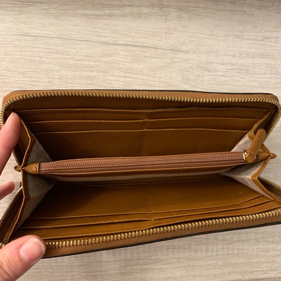 Michael Kors Leather Zip Wallet - Picture 4 of 4